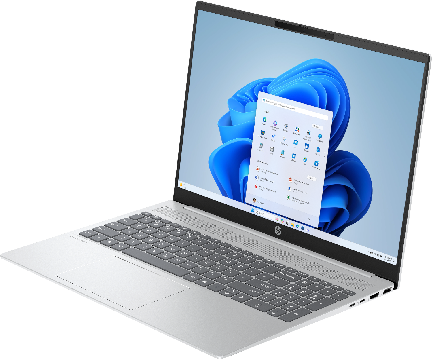 Een zilveren laptop met het Windows 11 startmenu.