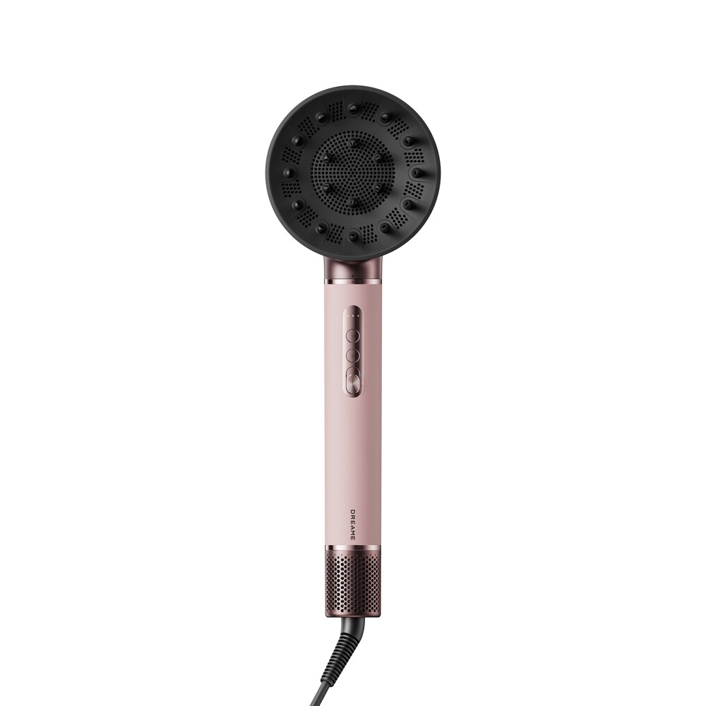 Un secador de pelo rosa con accesorio difusor sobre fondo blanco.