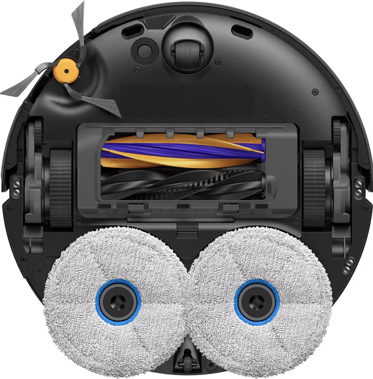 Parte inferior de un robot aspirador con cepillos, rodillos y dos mopas.