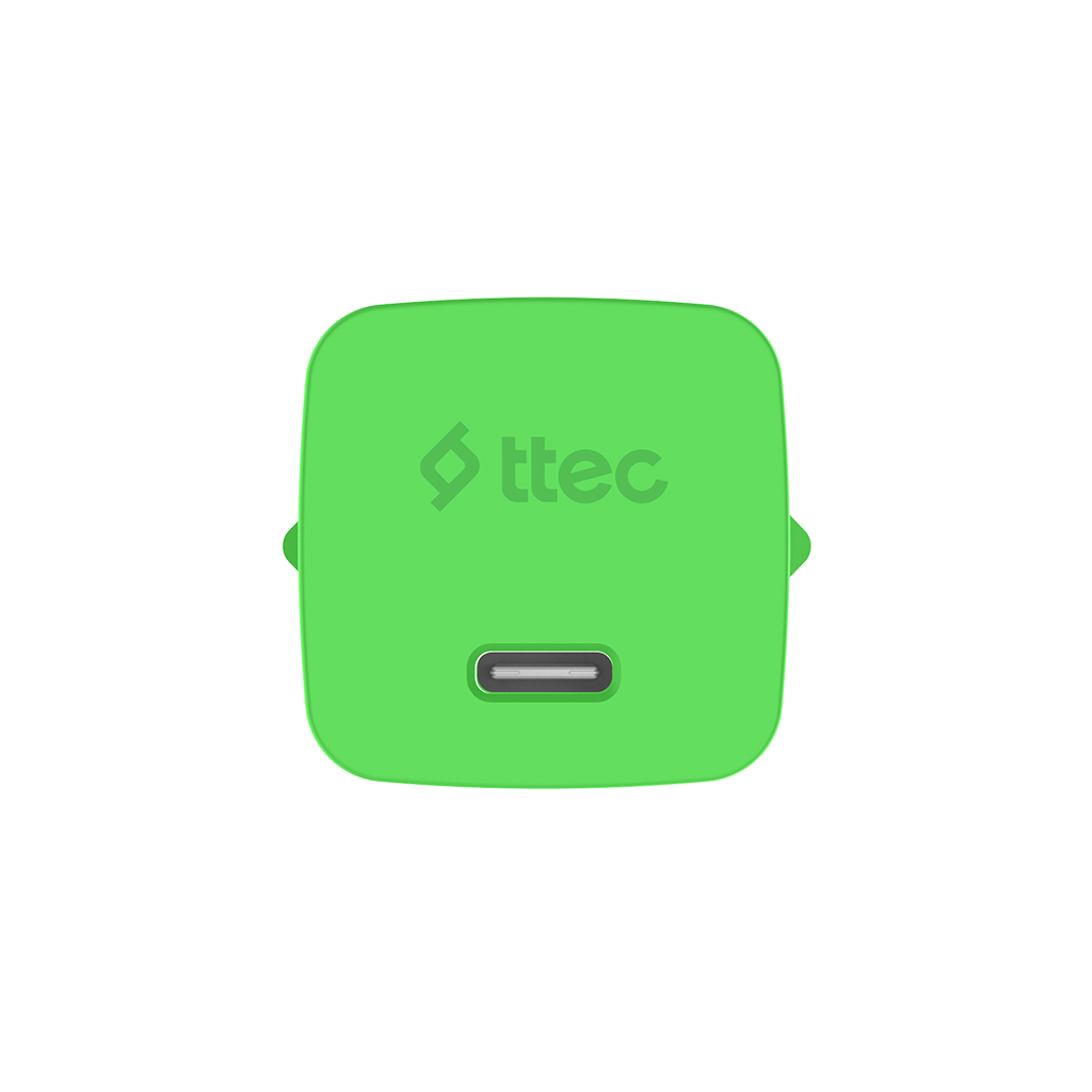 Ttec logolu ve USB-C portlu yeşil şarj adaptörü.