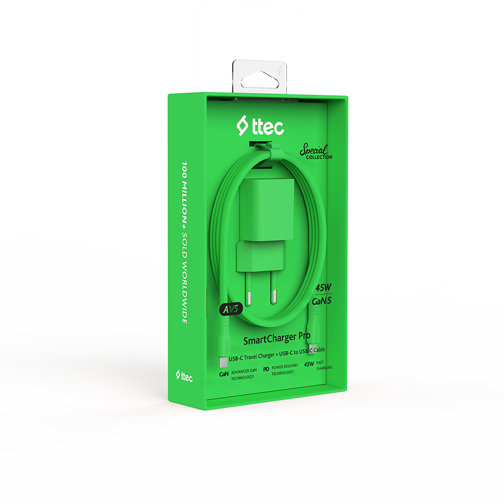 Yeşil ttec SmartCharger Pro kutusu, USB-C şarj cihazı ve kablosuyla.