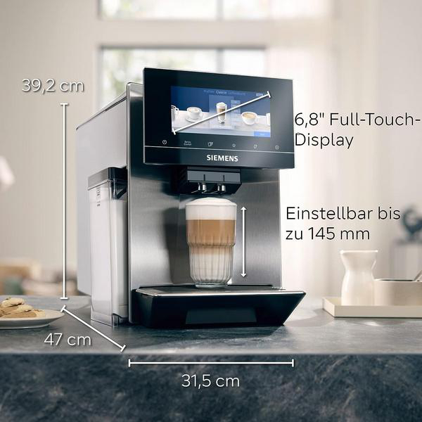 Siemens Kaffeevollautomat mit 6,8" Touch-Display, zubereitetem Kaffee und Maßen.