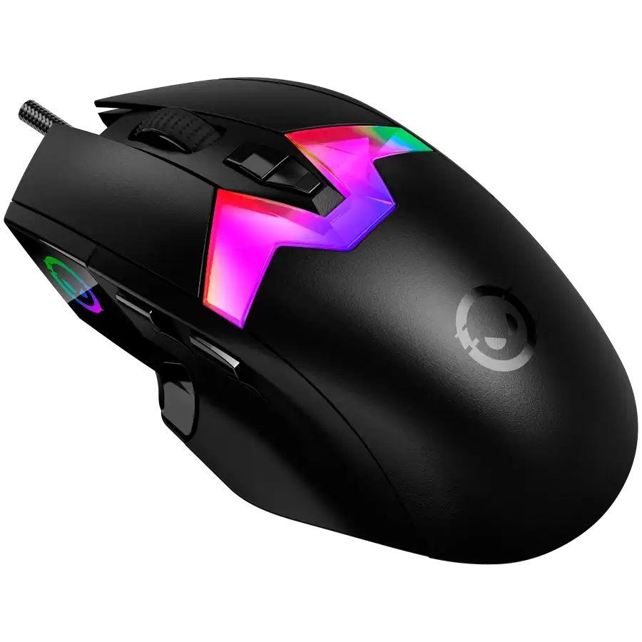 Fekete gamer egér színes RGB világítással fekete háttéren.