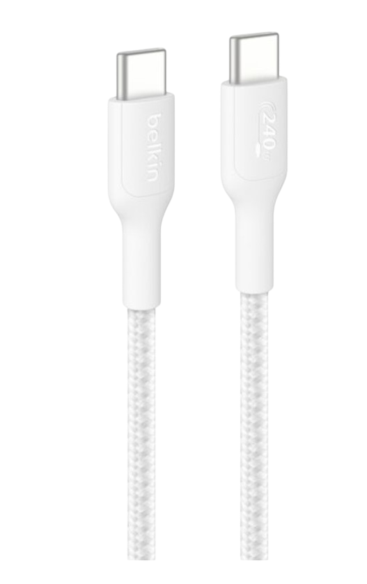 Örgülü kılıflı iki beyaz USB-C kablosu, biri 'belkin' logolu.