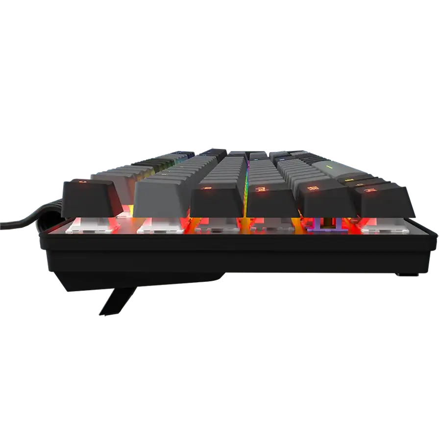Egy fekete billentyűzet RGB világítással fekete háttér előtt.