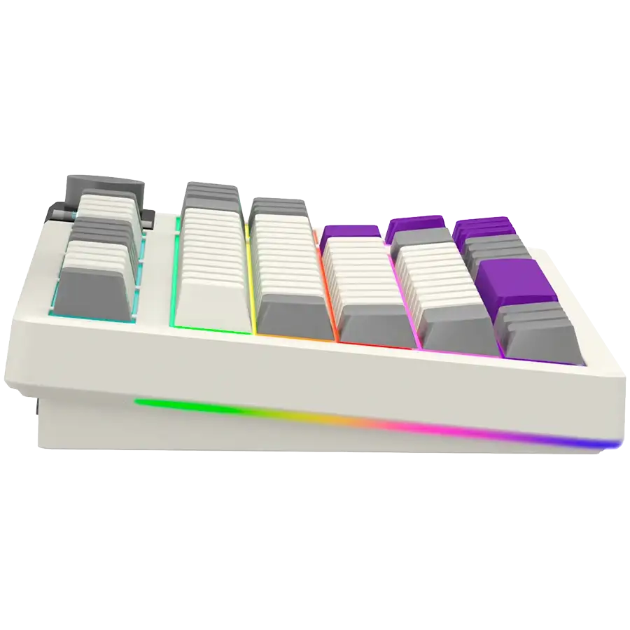 Egy fehér billentyűzet szürke és lila gombokkal és RGB világítással.