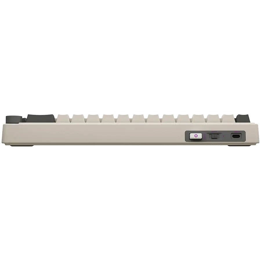 Egy bézs billentyűzet szürke és fehér gombokkal és USB-C porttal.