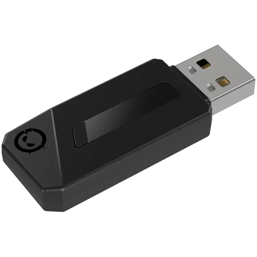 Fekete USB adapter ezüst csatlakozóval és előlapi logóval.