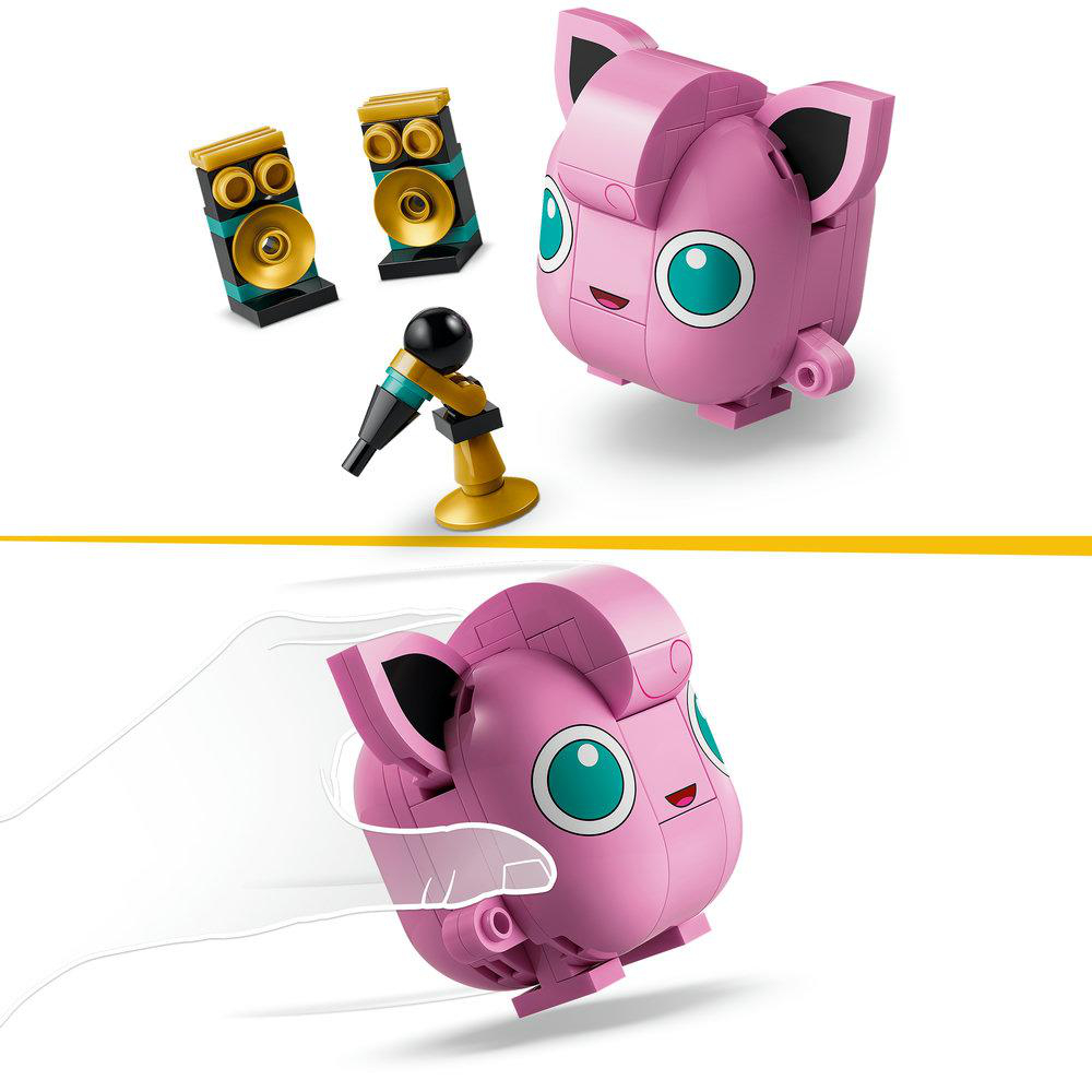 Pinker Lego-Charakter mit Mikrofon und Lautsprechern auf weißem Hintergrund.