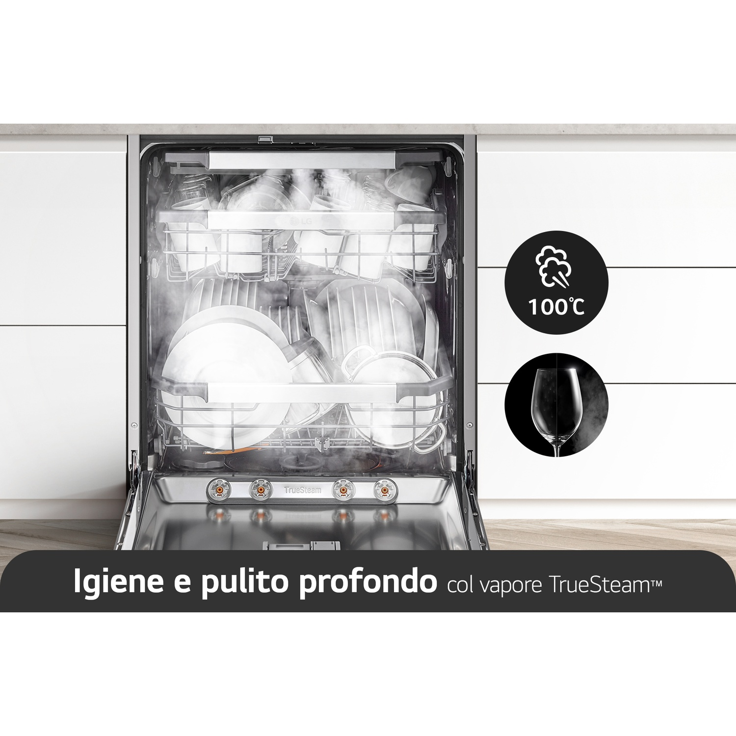 Una lavastoviglie aperta con vapore e piatti. Icone mostrano 100°C e un bicchiere.