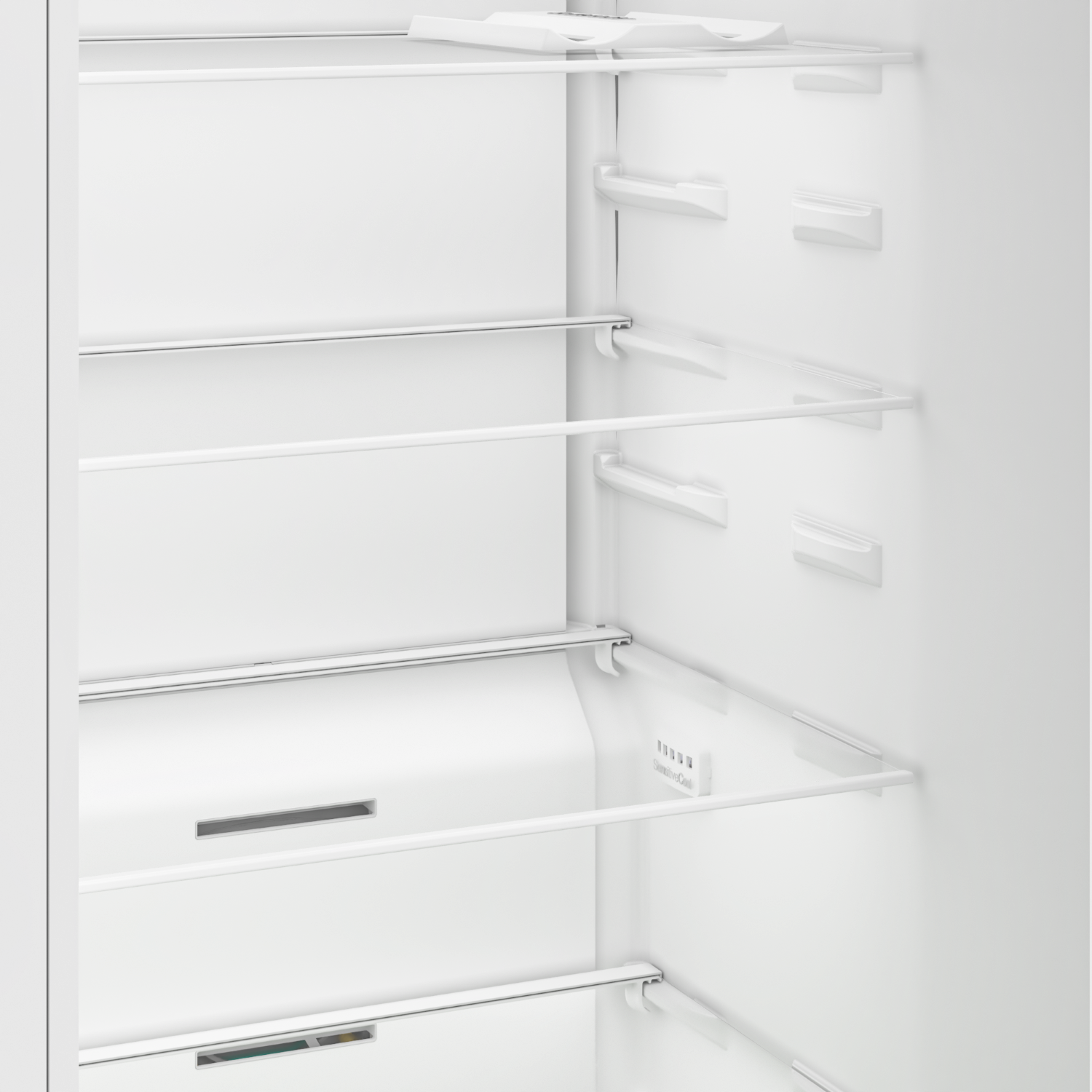 Interior de frigorífico blanco vacío con estantes y cajones.