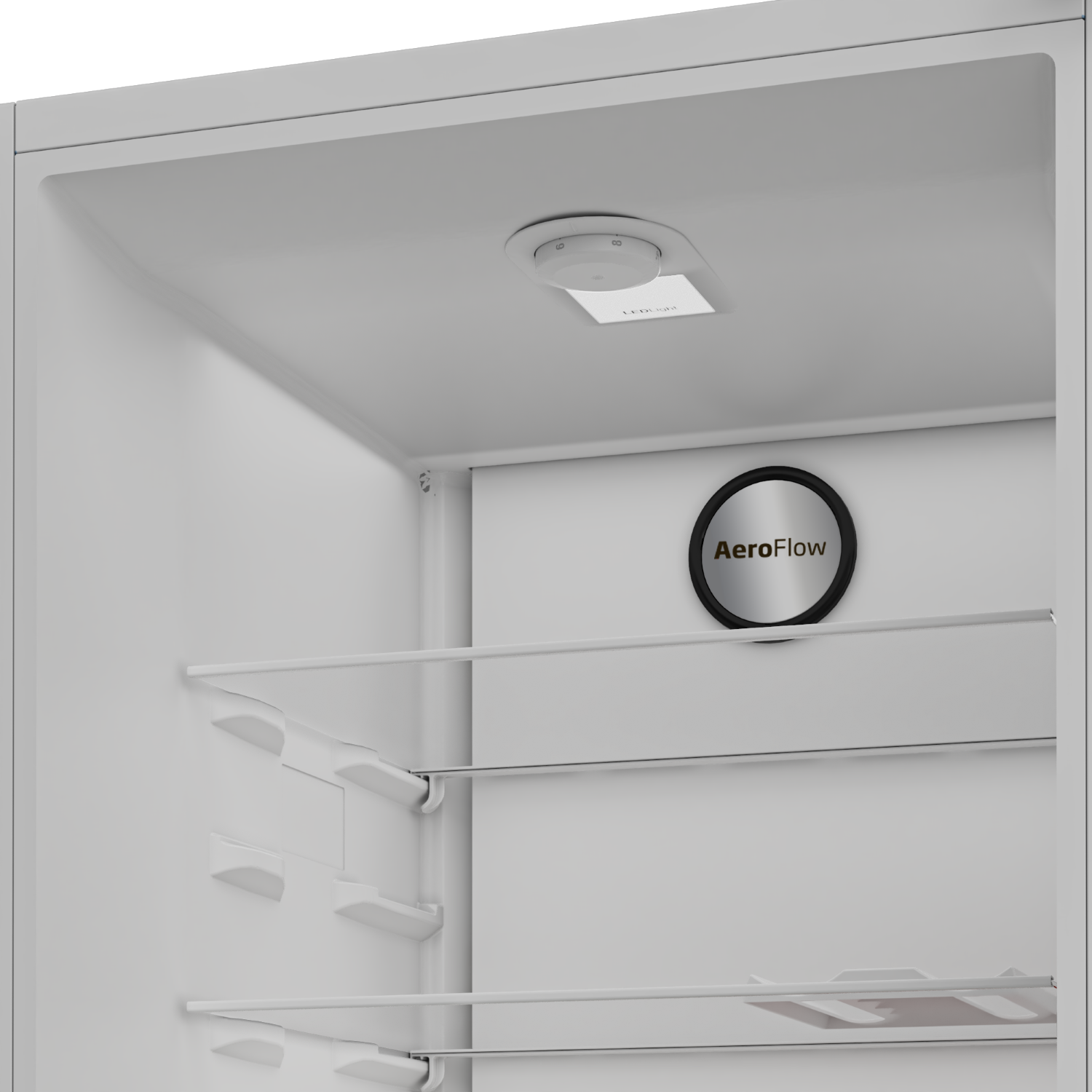 Interior de un frigorífico blanco con estantes y etiqueta "AeroFlow".
