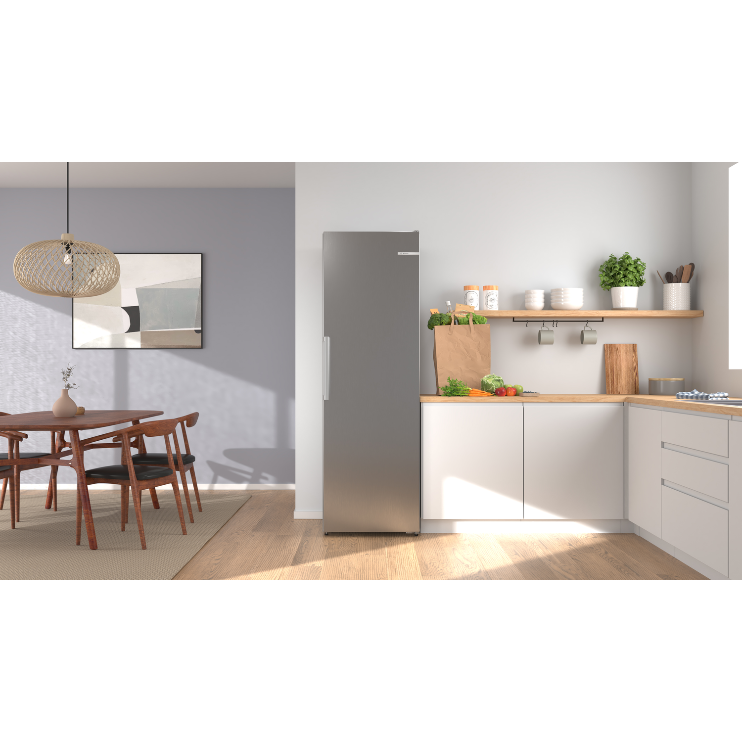 Een moderne keuken met koelkast, eethoek en houten vloer.