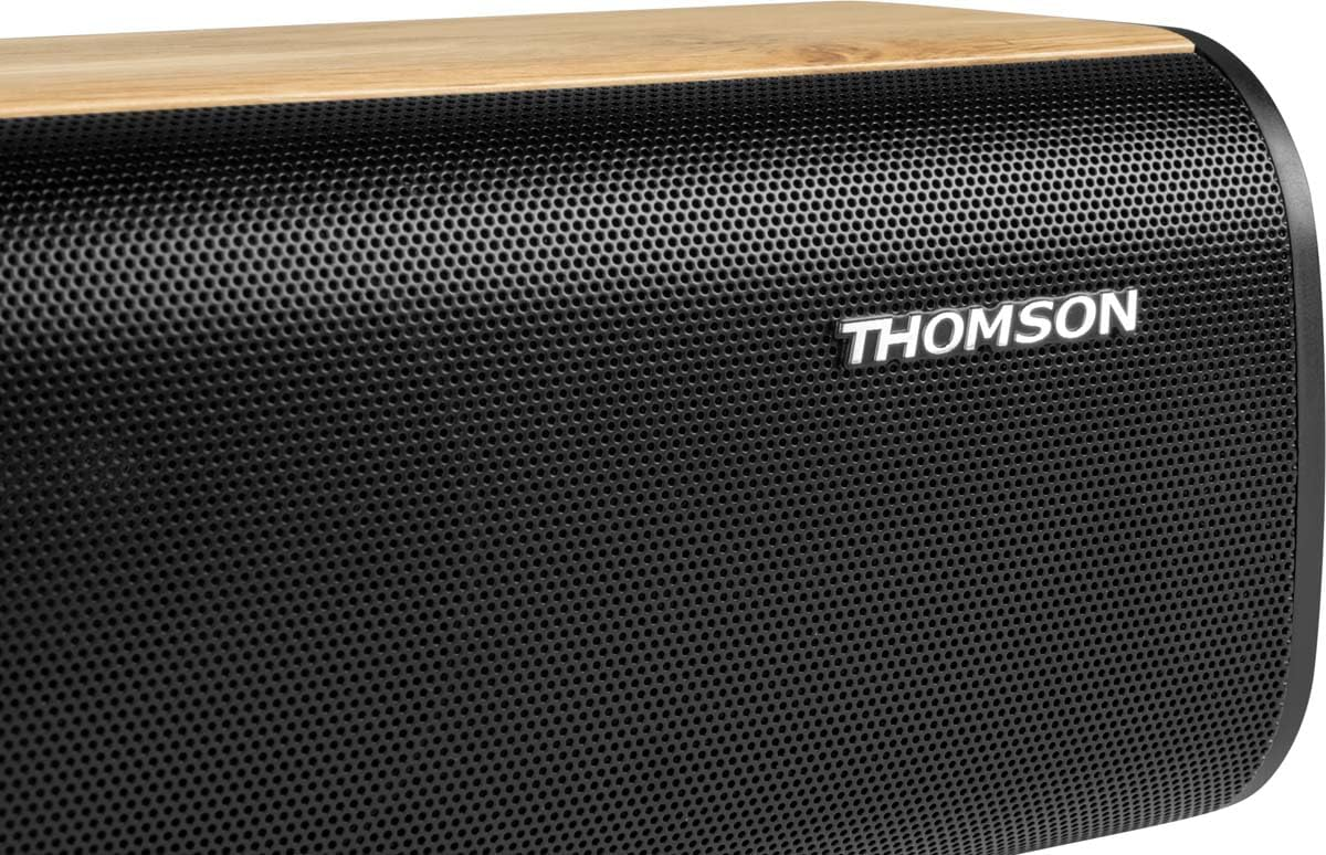 Un altavoz negro con tapa de madera y el logo de Thomson.