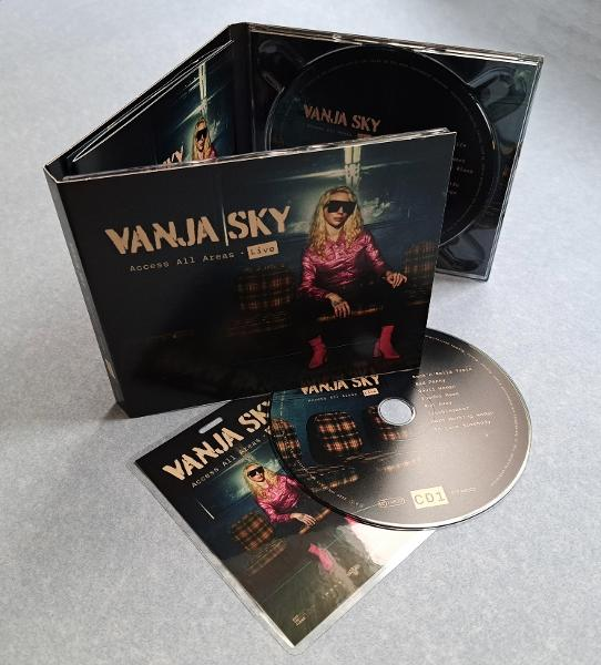 CD-Box mit Vanja Sky, vorne ein CD-Cover und eine CD.