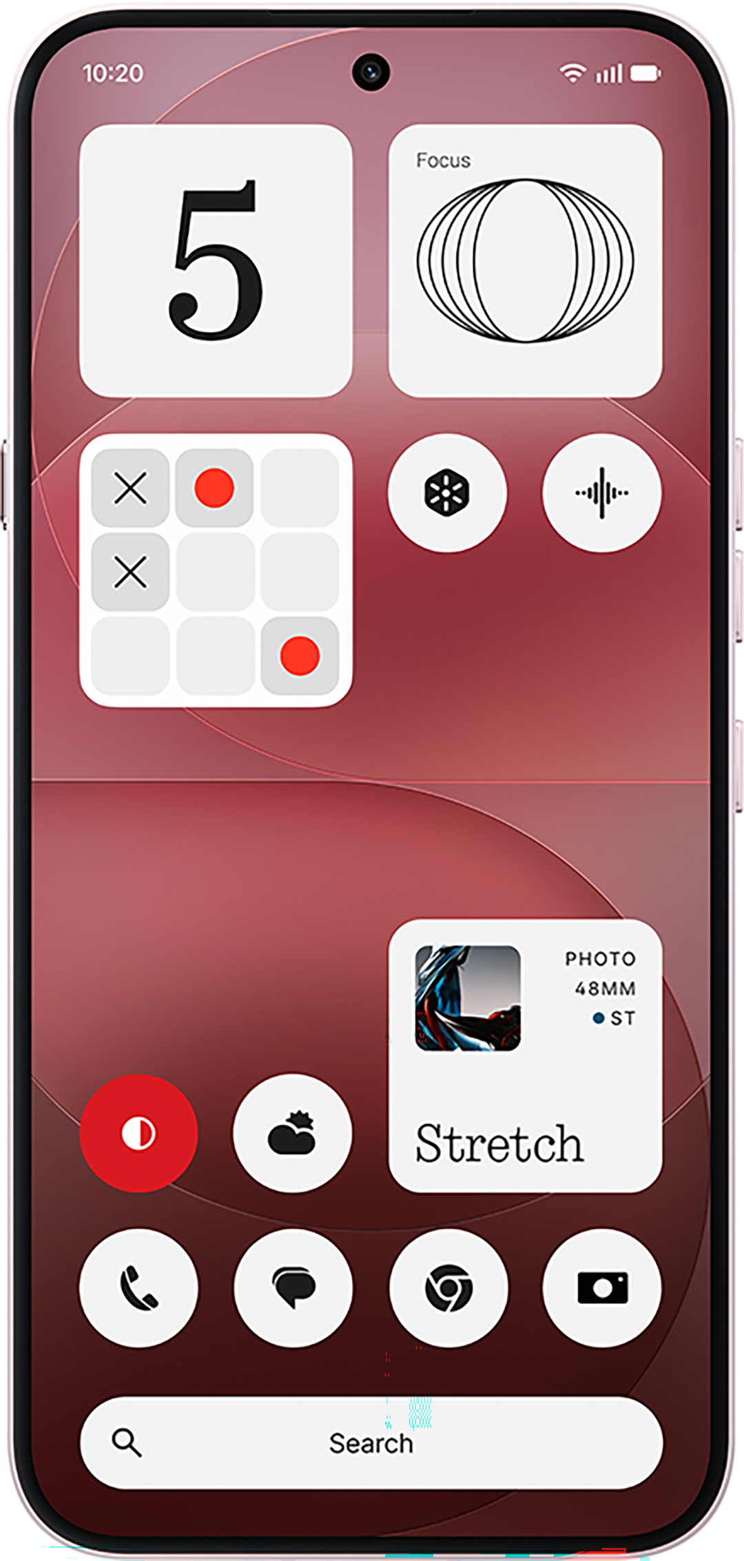 Okostelefon képernyő widgetekkel és app ikonokkal rózsaszín háttéren.