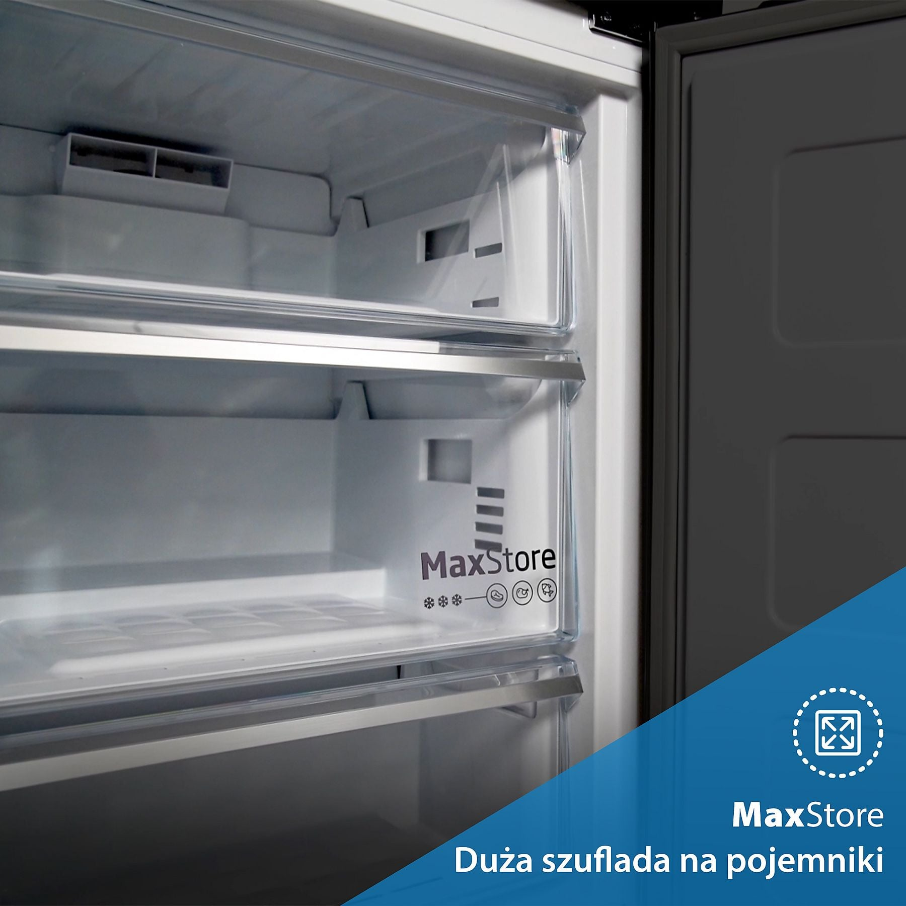 Puste białe szuflady lodówki z logo i ikonami MaxStore.