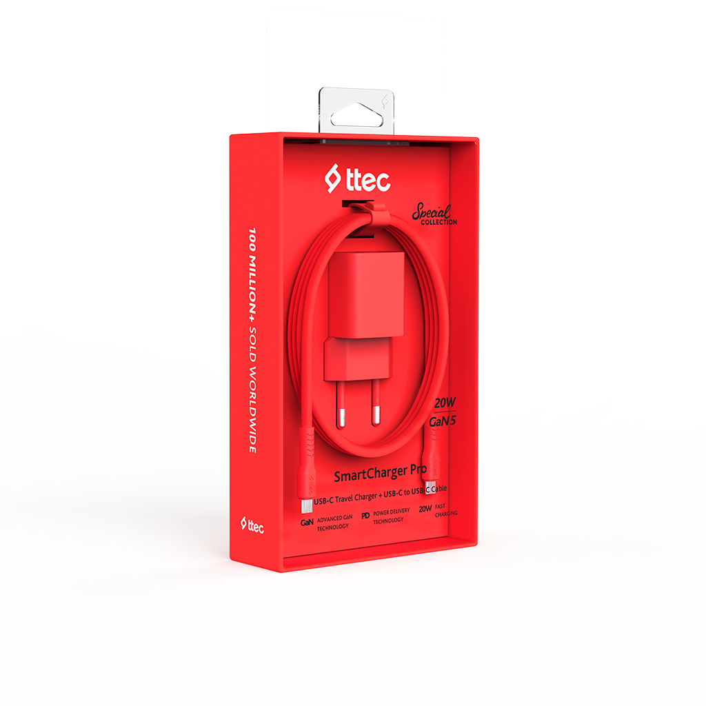 Kırmızı ttec SmartCharger Pro 20W GaN5, USB-C kablolu, ambalajında.