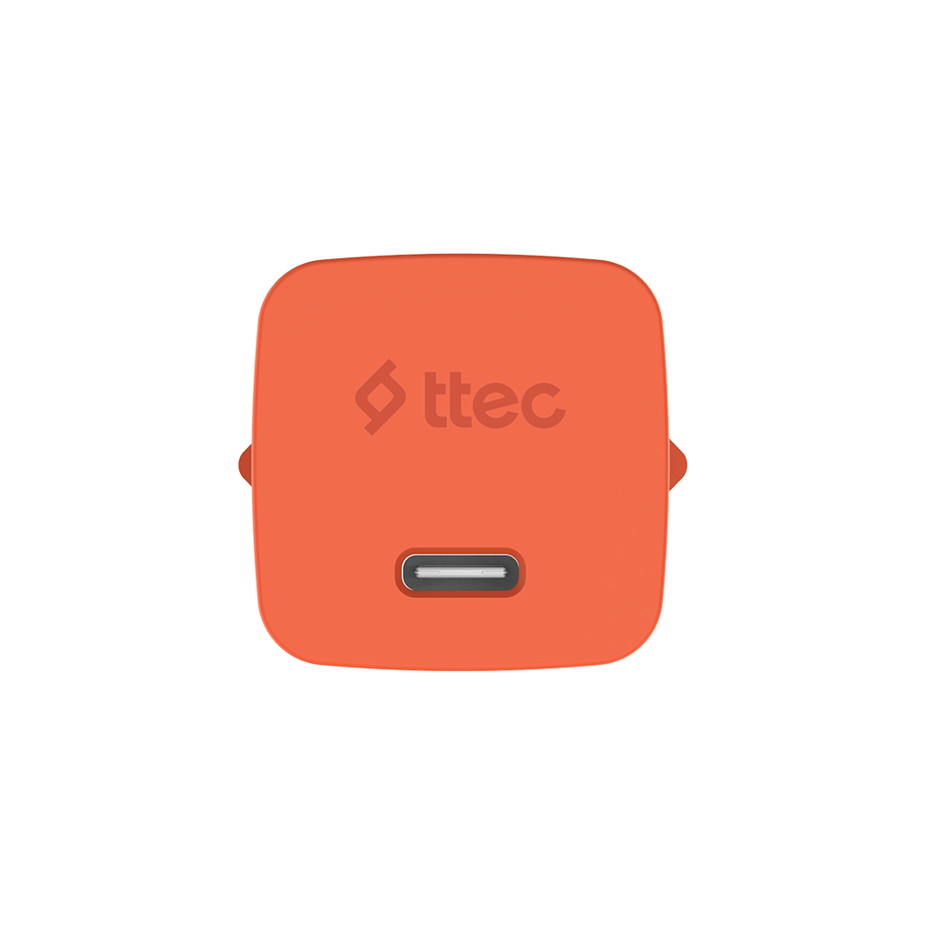 Turuncu Ttec şarj cihazı USB-C portu ve logosu.