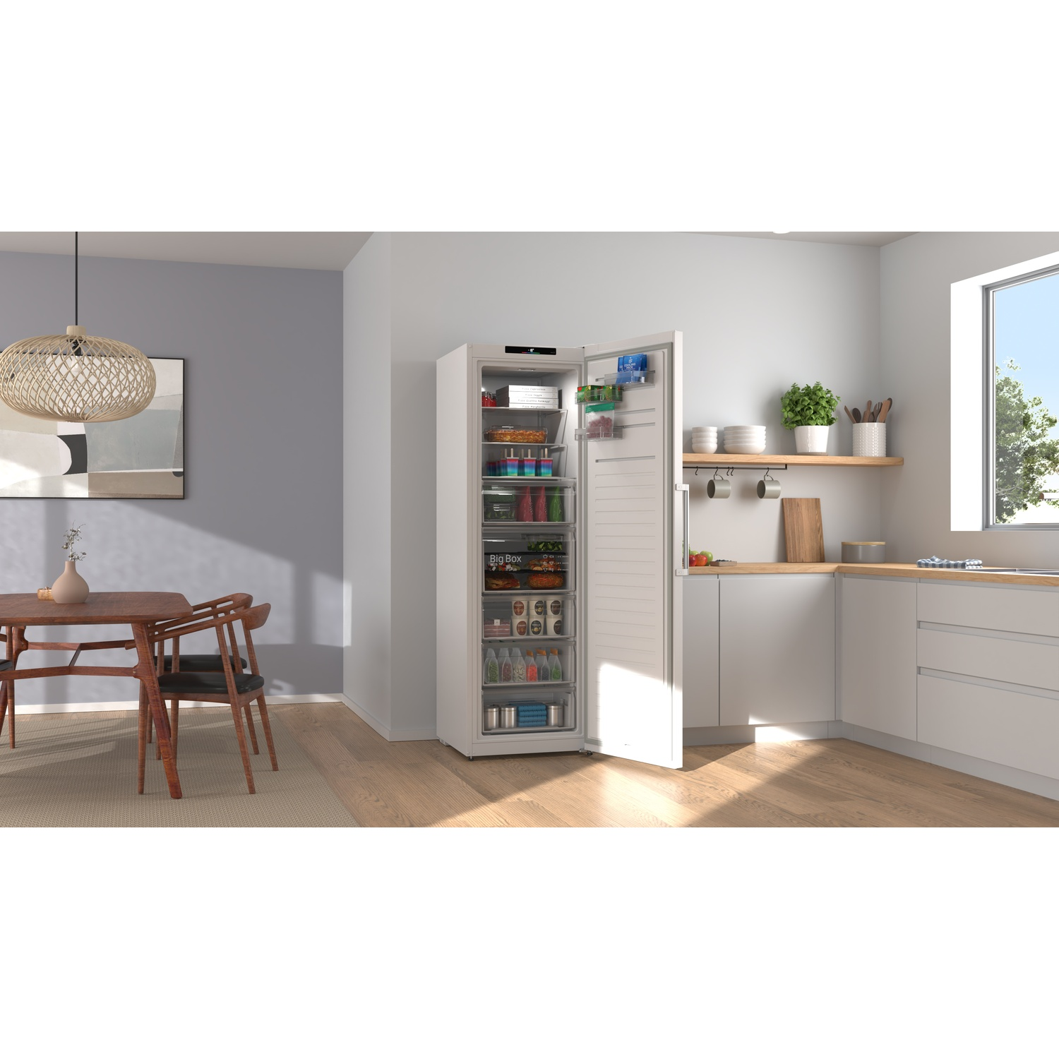 Conglateur blanc porte ouverte,  cot d'une table  manger avec chaises.