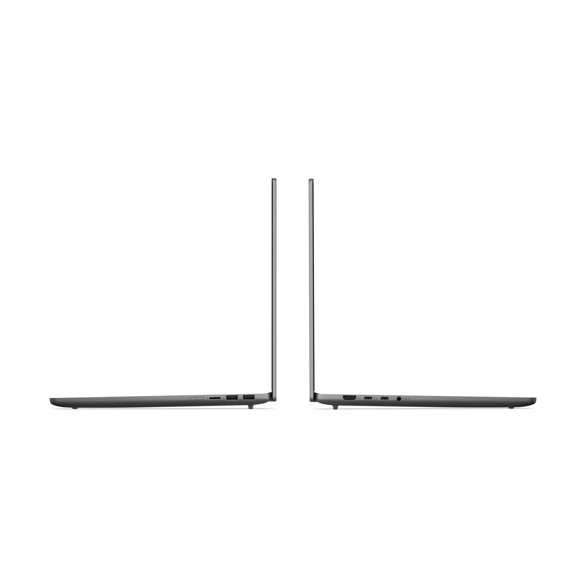 Zwei Laptops nebeneinander, von der Seite gezeigt, mit sichtbaren Anschlüssen.