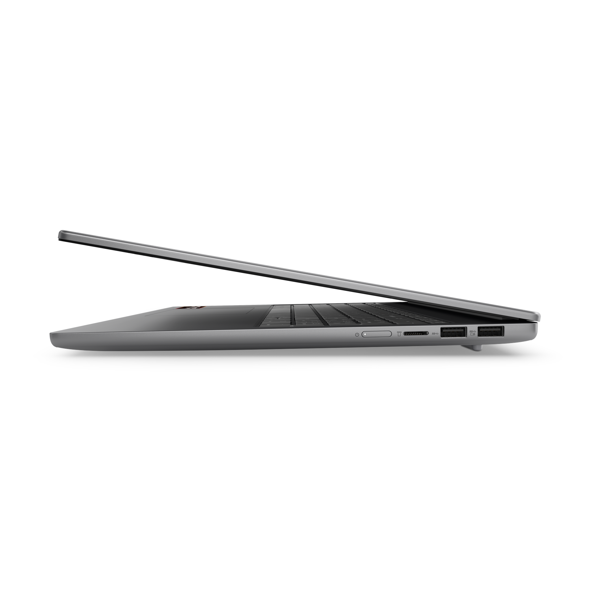 Ein silberner Laptop mit geöffnetem Deckel, Seitenansicht, zeigt Tasten und Anschlüsse.