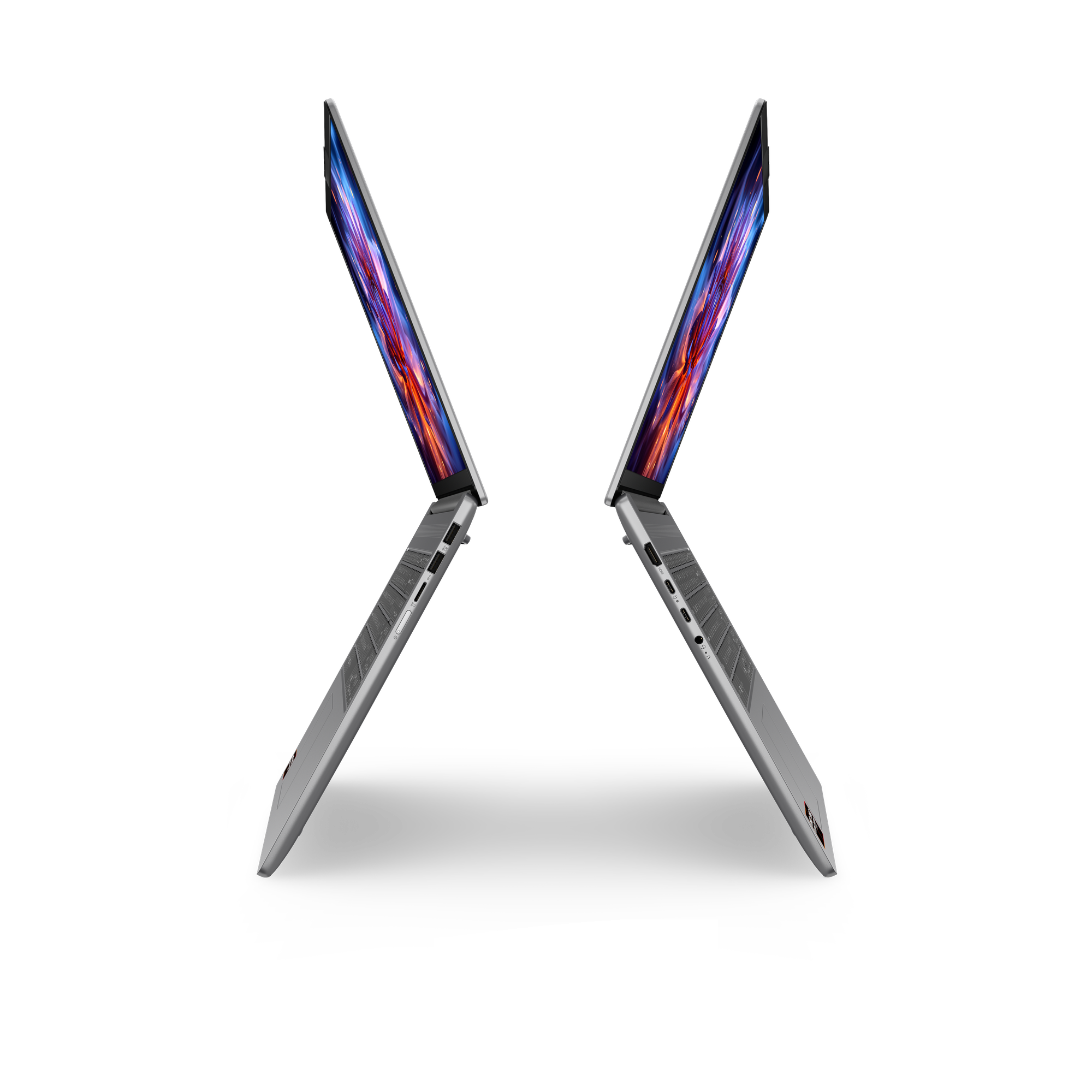 Zwei silberne Laptops sind auf schwarzem Hintergrund zu sehen. Sie sind spiegelverkehrt aufgestellt.