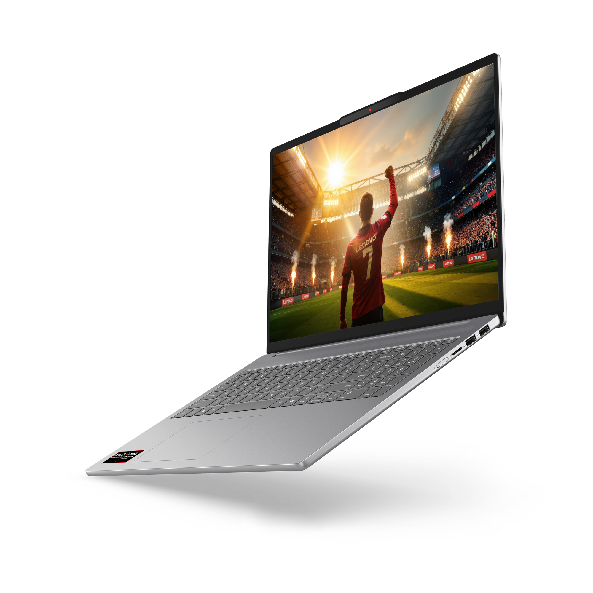 Ein Laptop zeigt ein Fußballspiel mit jubelndem Spieler und Stadionscheinwerfern.