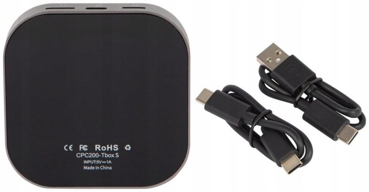 Czarne urządzenie z kablami USB-C.
