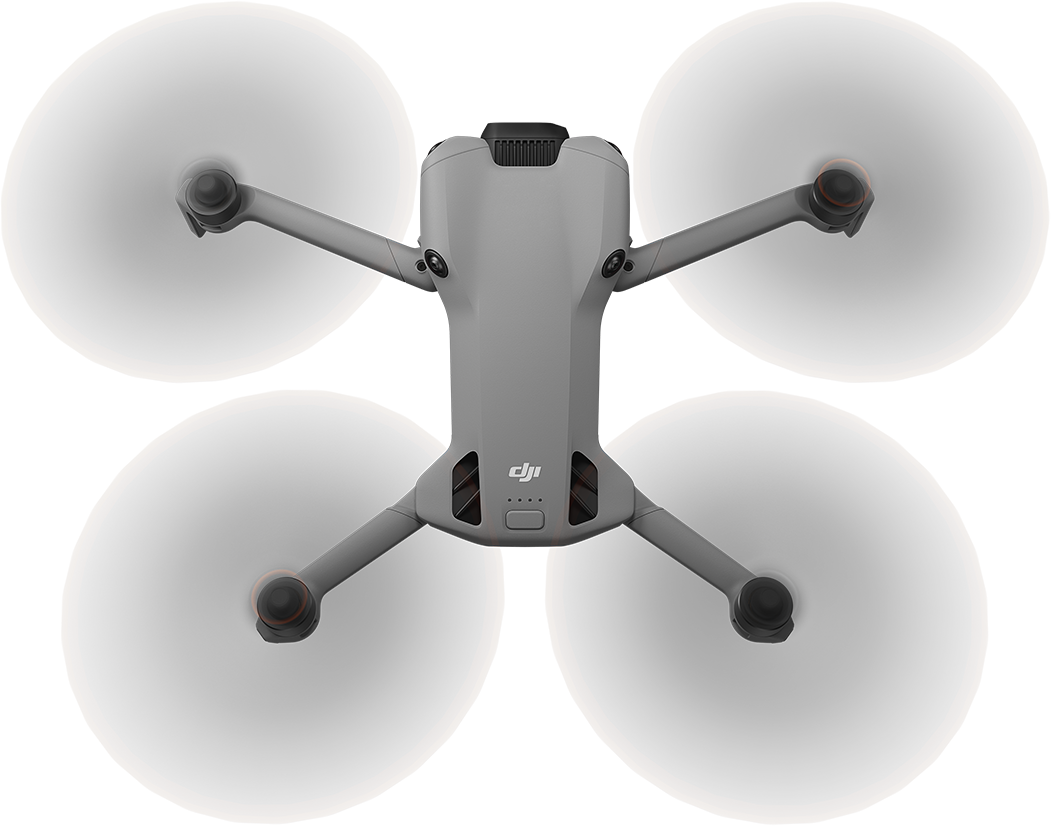 Szürke DJI drónmodell négy fekete propellerrel fekete háttéren.