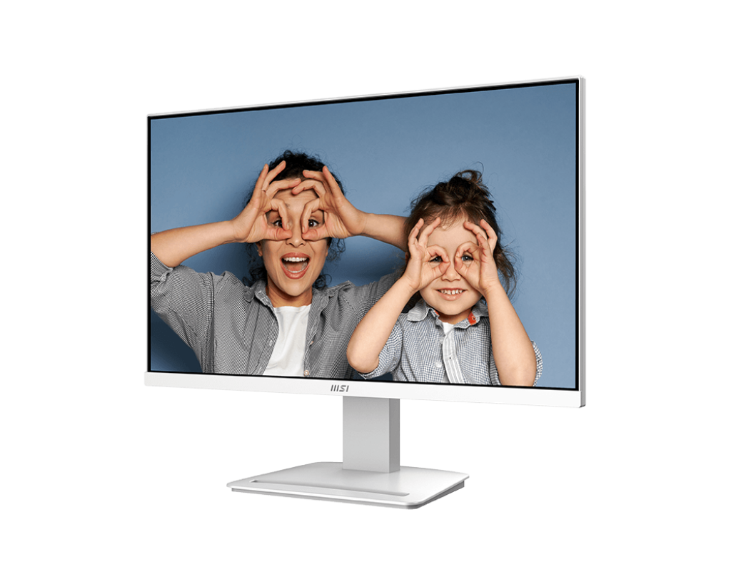 Frau und Kind machen Grimassen mit Händen vor den Augen auf einem Monitor.
