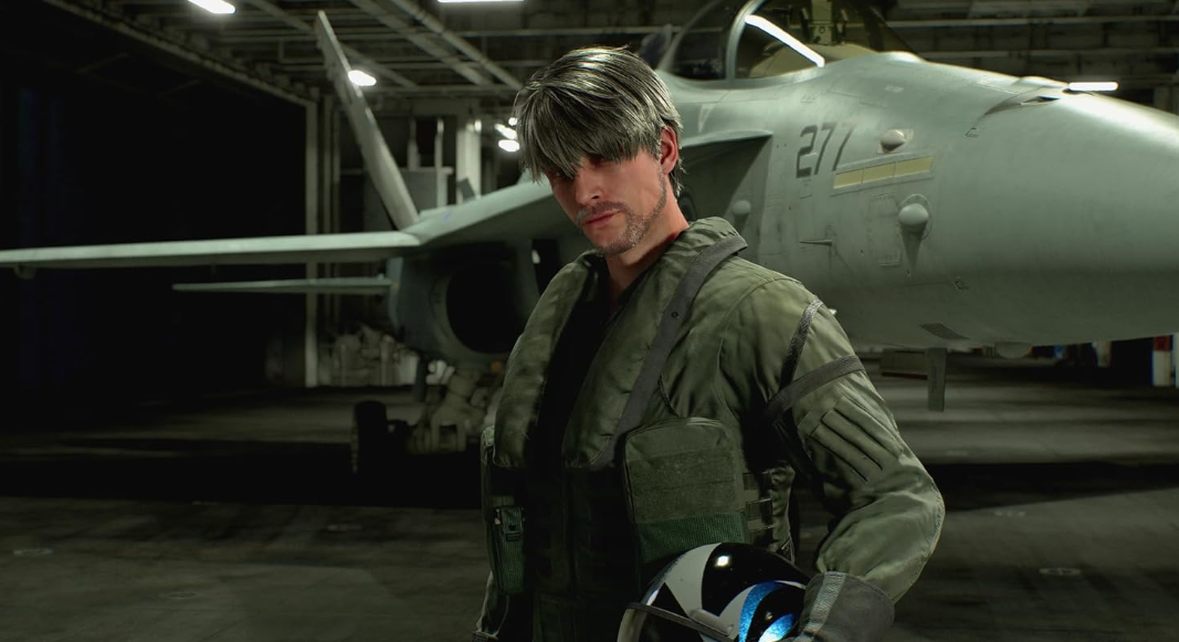 Ein Pilot in Uniform steht vor einem Kampfjet im Hangar.