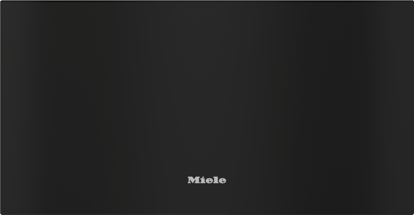 Ein schwarzes Kochfeld mit dem Miele-Logo in der Mitte.