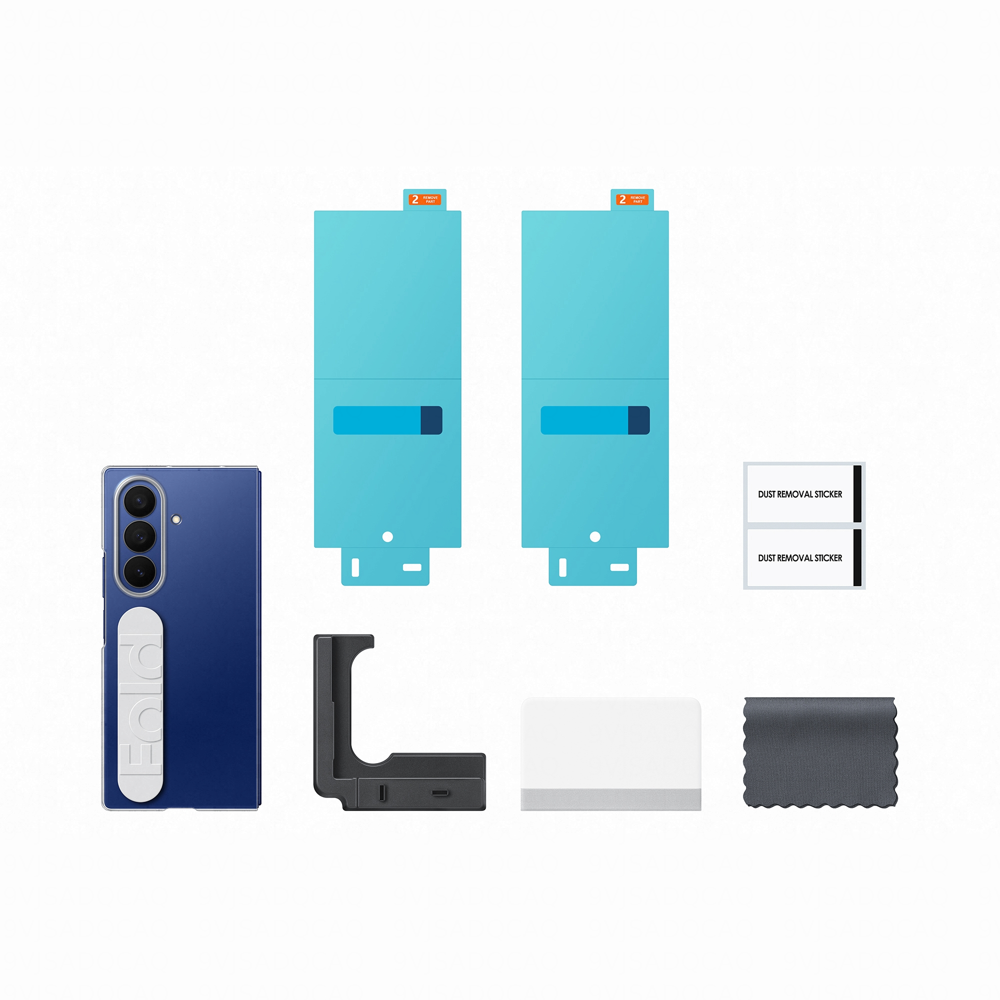 Ein blaues Smartphone mit weißem Griff, zwei blaue Schutzfolien, ein schwarzer Halter, zwei Aufkleber und ein Tuch.