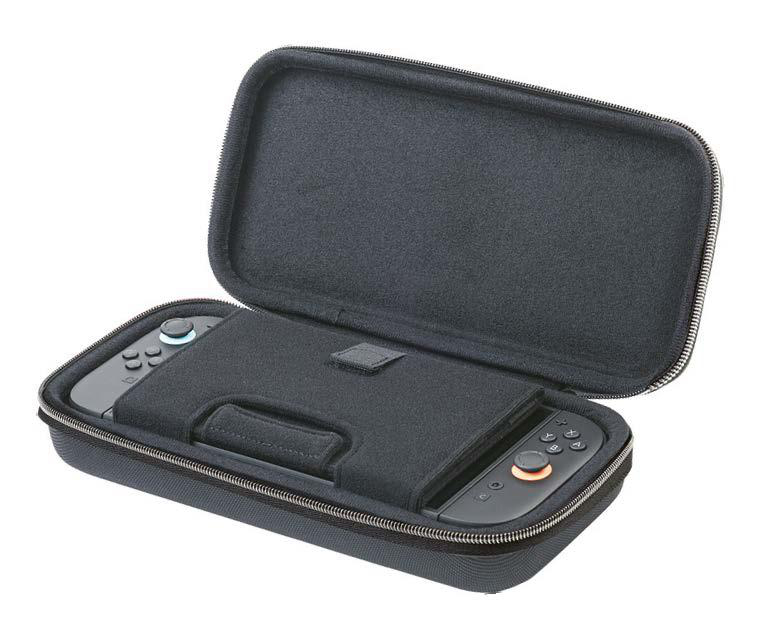 Ein grauer Koffer mit einem offenen oberen Deckel, der ein graues Gaming-Gerät enthält.