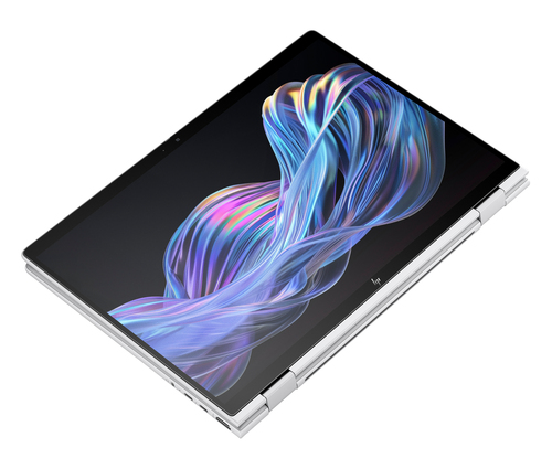 Un portátil plateado que muestra una imagen abstracta y colorida en su pantalla.