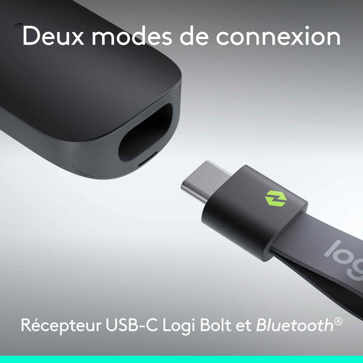Un récepteur USB-C noir avec logo est branché à un appareil.