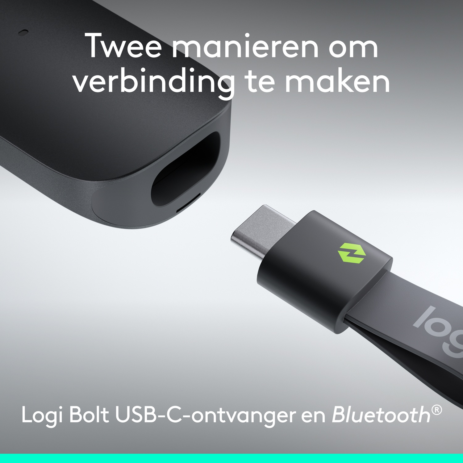 Een zwarte USB-C ontvanger en een dongle met Logitech logo.