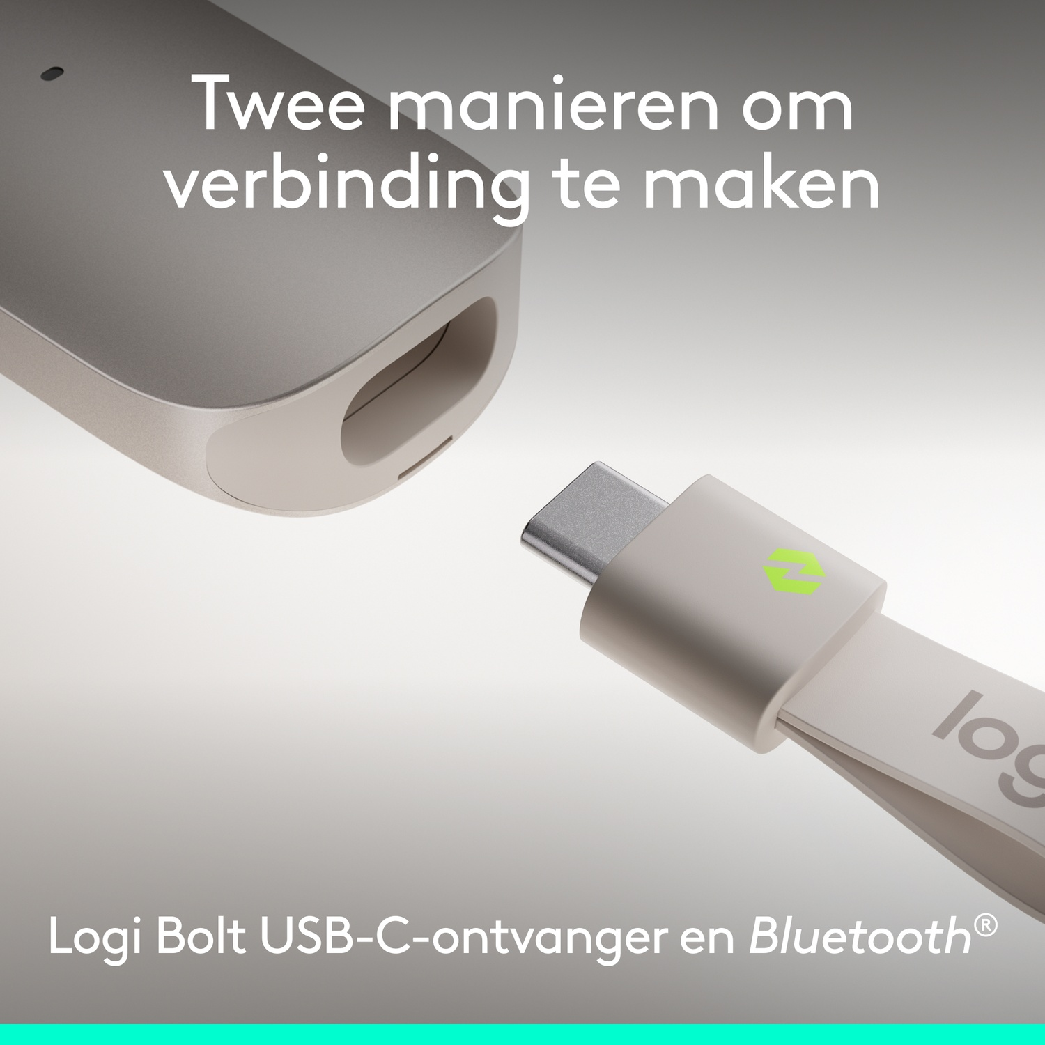 Een zilveren USB-C ontvanger en Bluetooth dongle