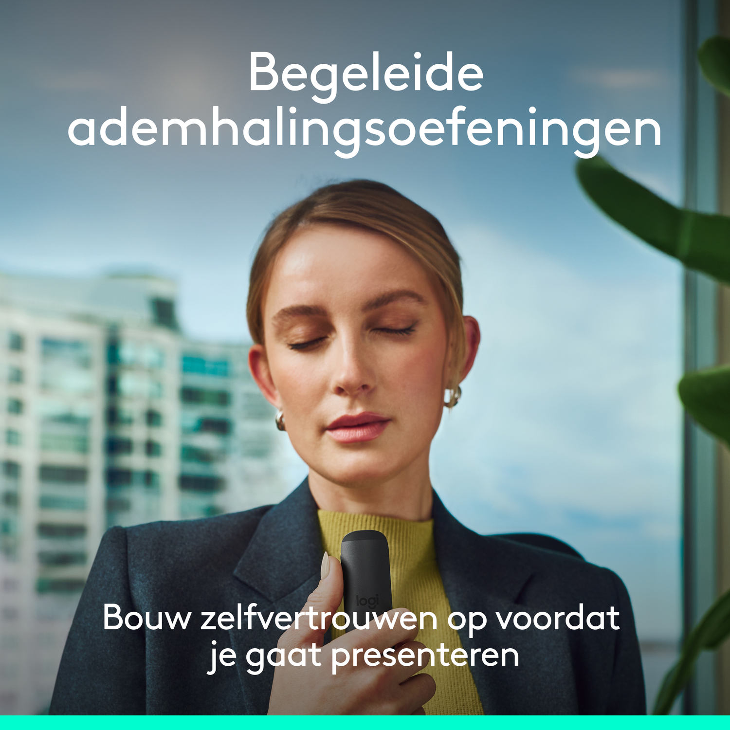 Vrouw houdt apparaat vast, ogen gesloten. Tekst: Ademhalingsoefeningen.