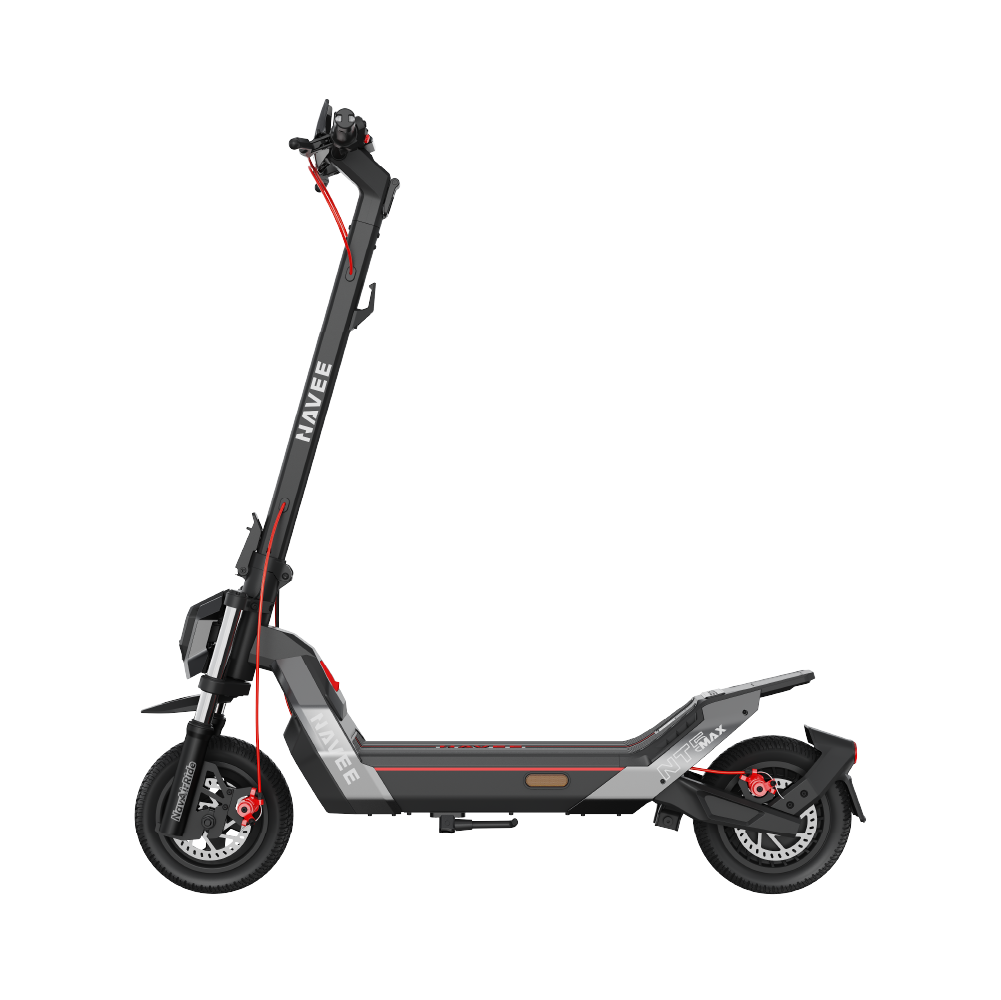 Kırmızı vurgulara ve disk frenlere sahip siyah bir Navee elektrikli scooter gösteriliyor.