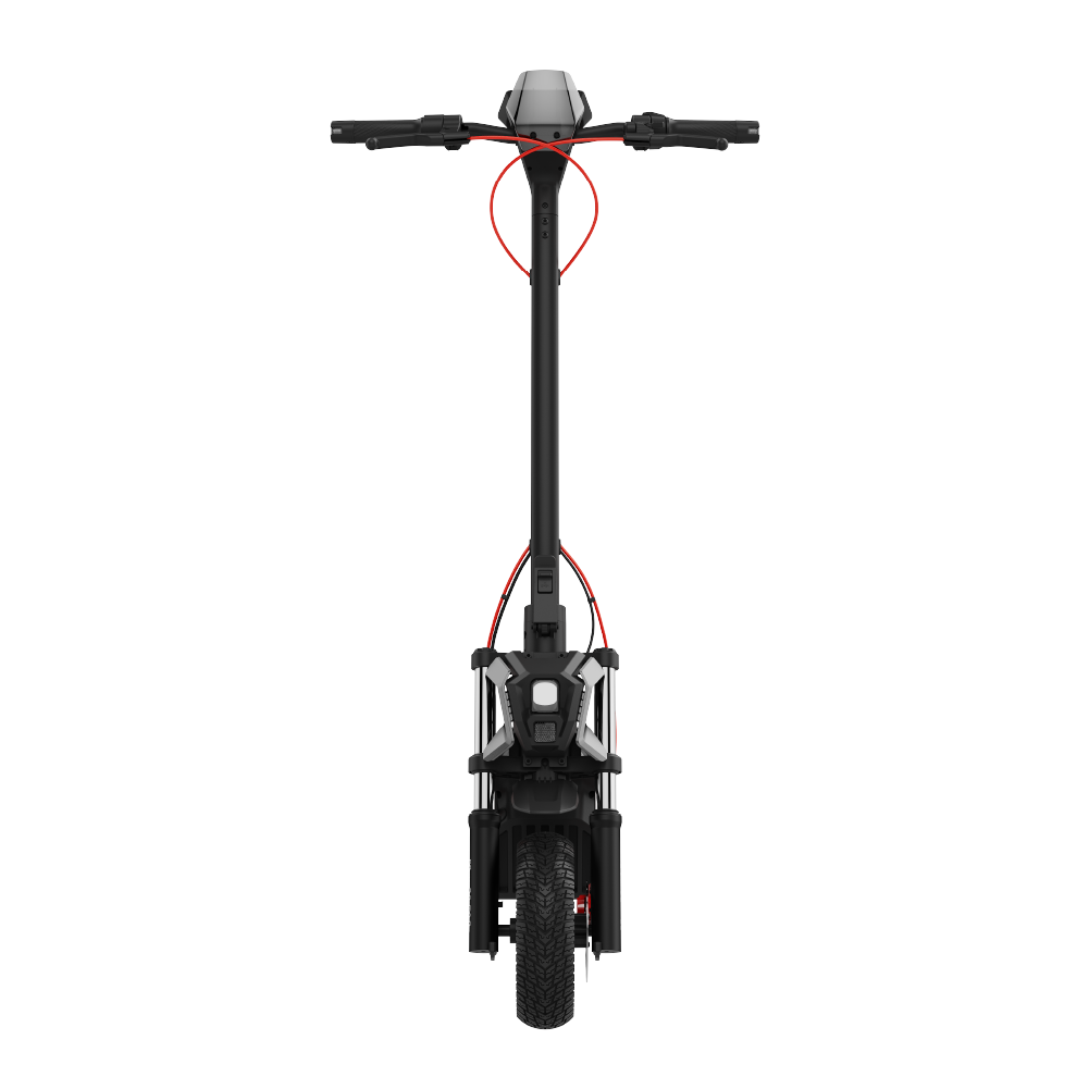 Kırmızı vurgulara sahip siyah elektrikli scooter, önden görünüm, beyaz arka plan üzerinde.