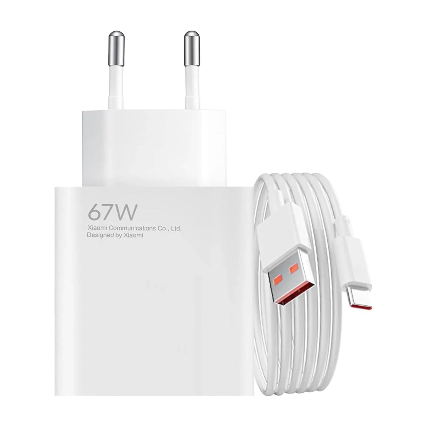 Un caricatore Xiaomi bianco da 67W con cavo. I pin sono estesi.