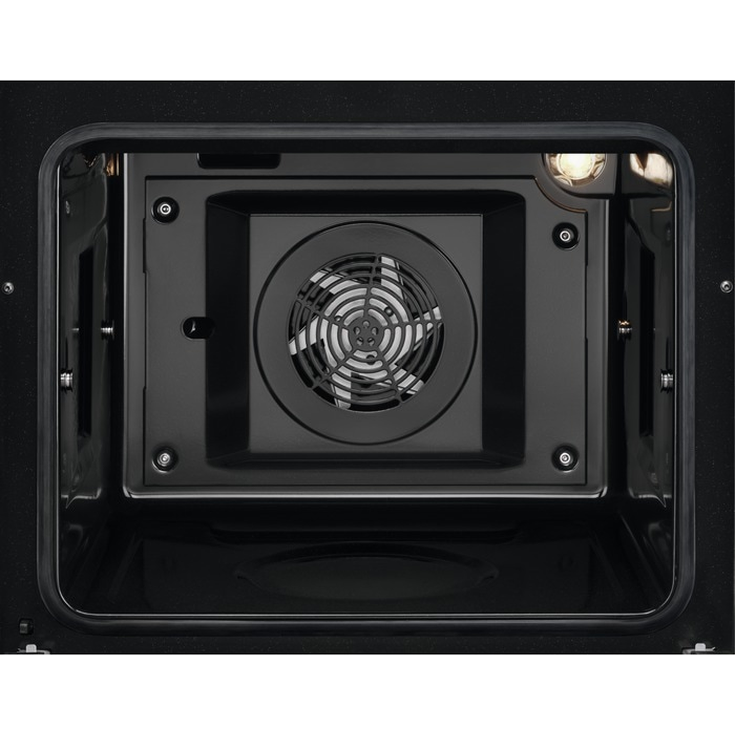 Interieur van een zwarte oven met ventilator en licht.