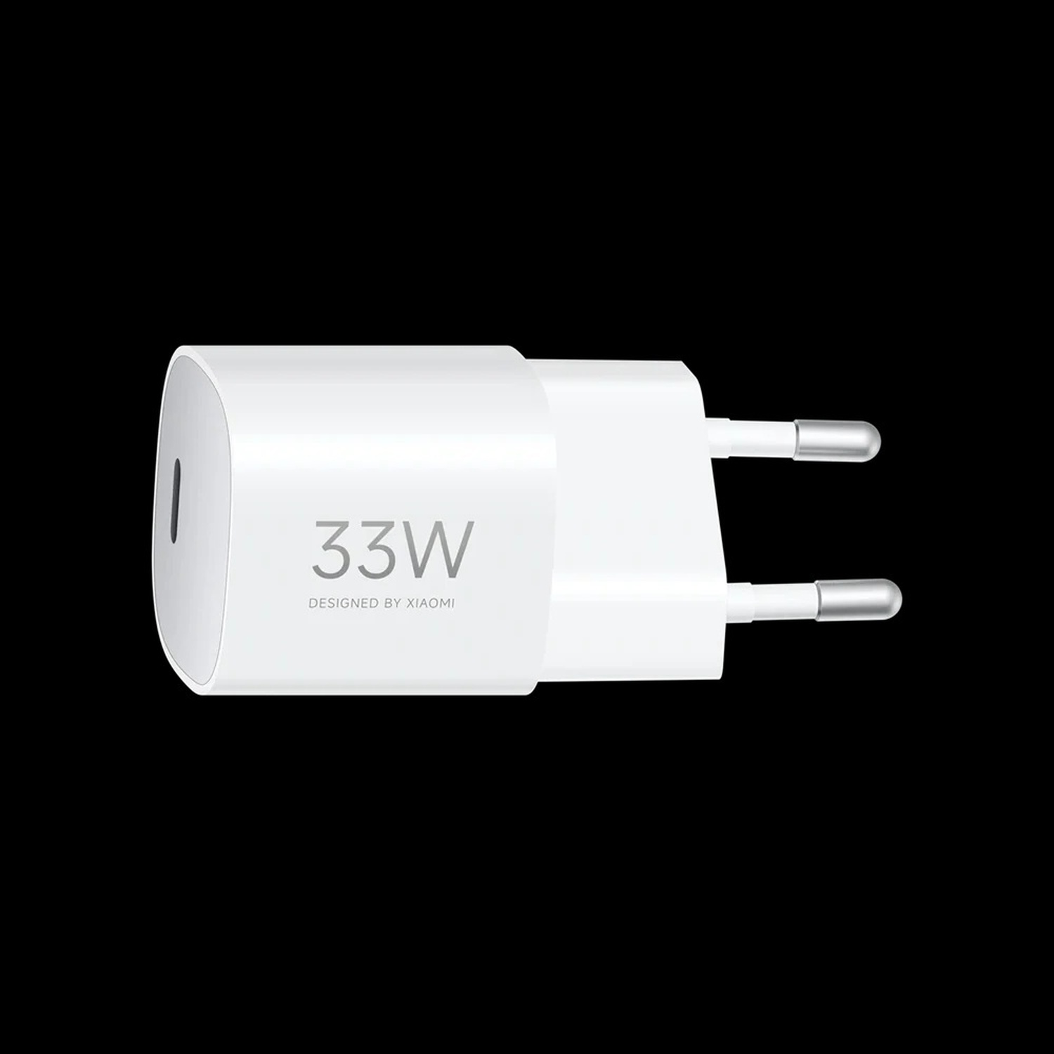 Un caricatore bianco Xiaomi da 33W con due pin metallici su sfondo nero.