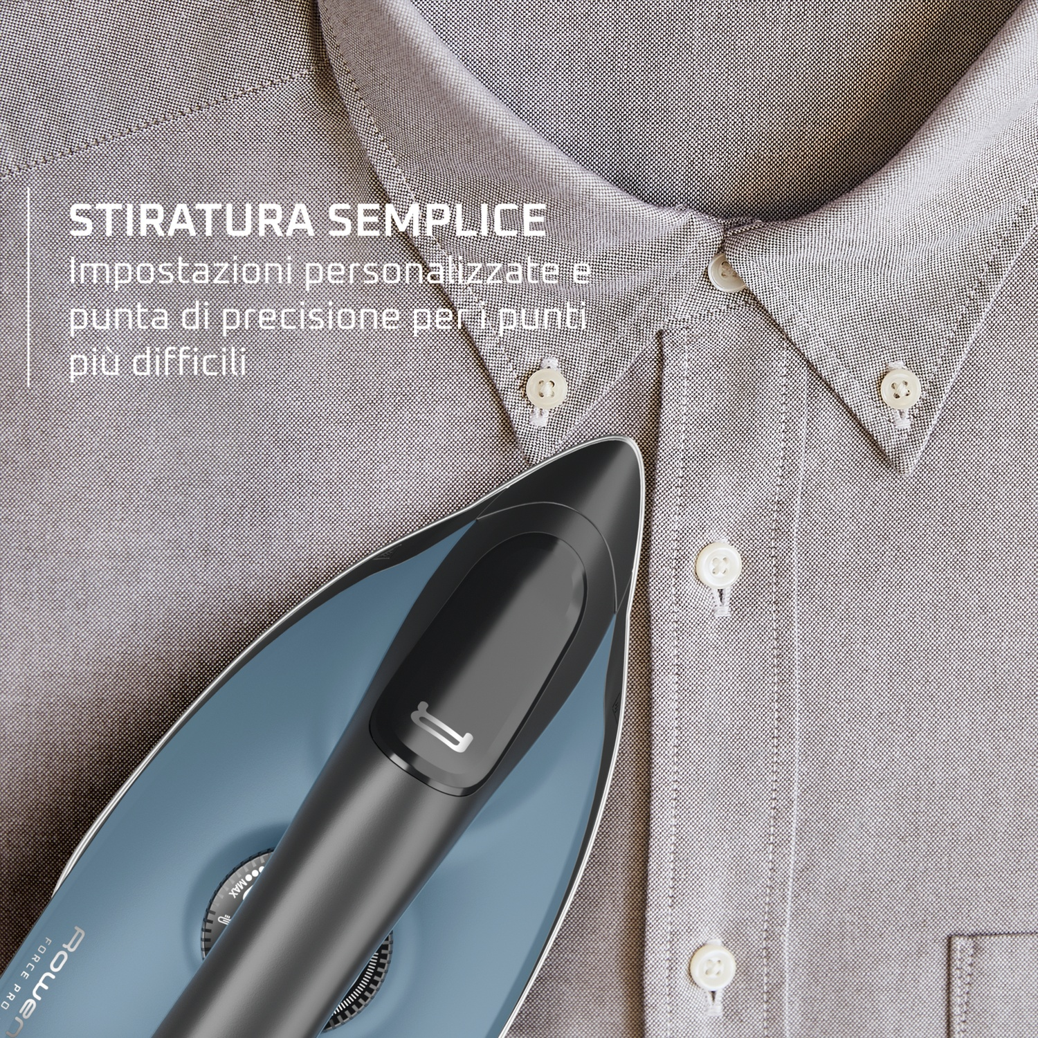Un ferro da stiro blu e nero su una camicia grigia.