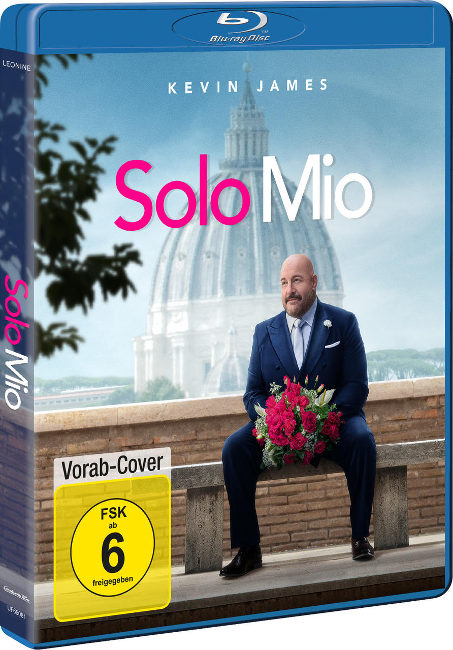 Kevin James sitzt mit Blumenstrauß vor Petersdom, Blu-ray-Cover.