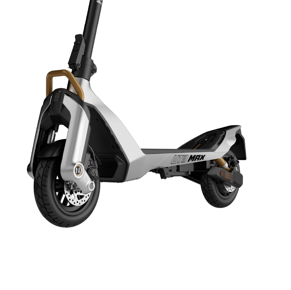 Siyah vurgulara ve LITE MAX yazısına sahip beyaz elektrikli scooter.