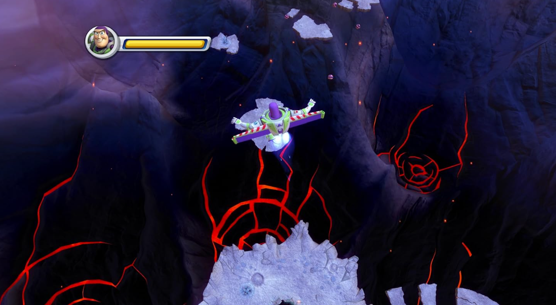 Buzz Lightyear fliegt durch eine dunkle Schlucht mit Lava und Felsen.
