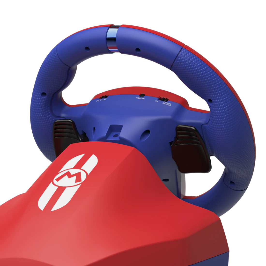 Un volante rojo con acentos azules y el logo de Mario.